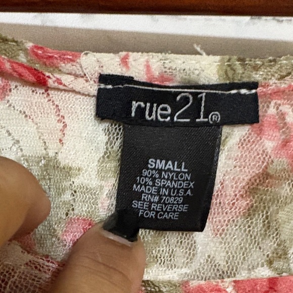 Rue21 Pink and Green Floral Blouse, sheer open back size small - Picture 2 of 6